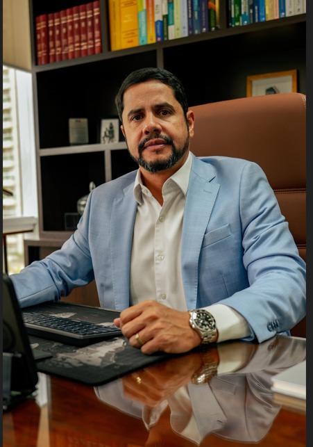 Retrato institucional de Michel Oliveira Domingos